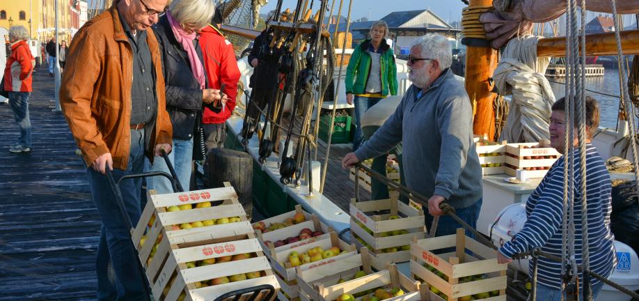 Begivenheder bla. Æbleræs - foto: Knud Mortensen