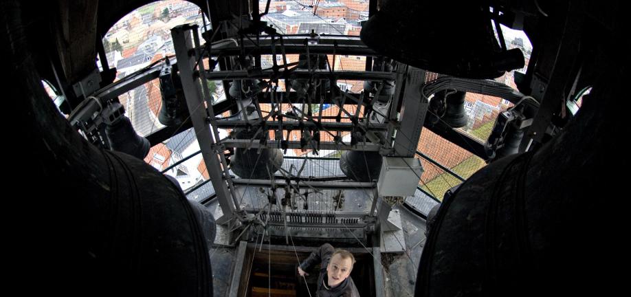 Klokkerne i Vor Frue Kirke og klokkenist Povl Balslev